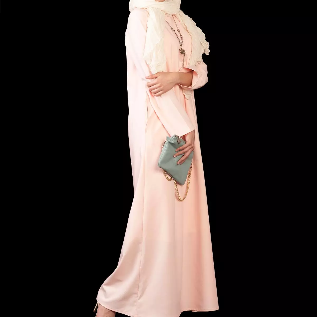 1. Warna netral busana Muslim bukber