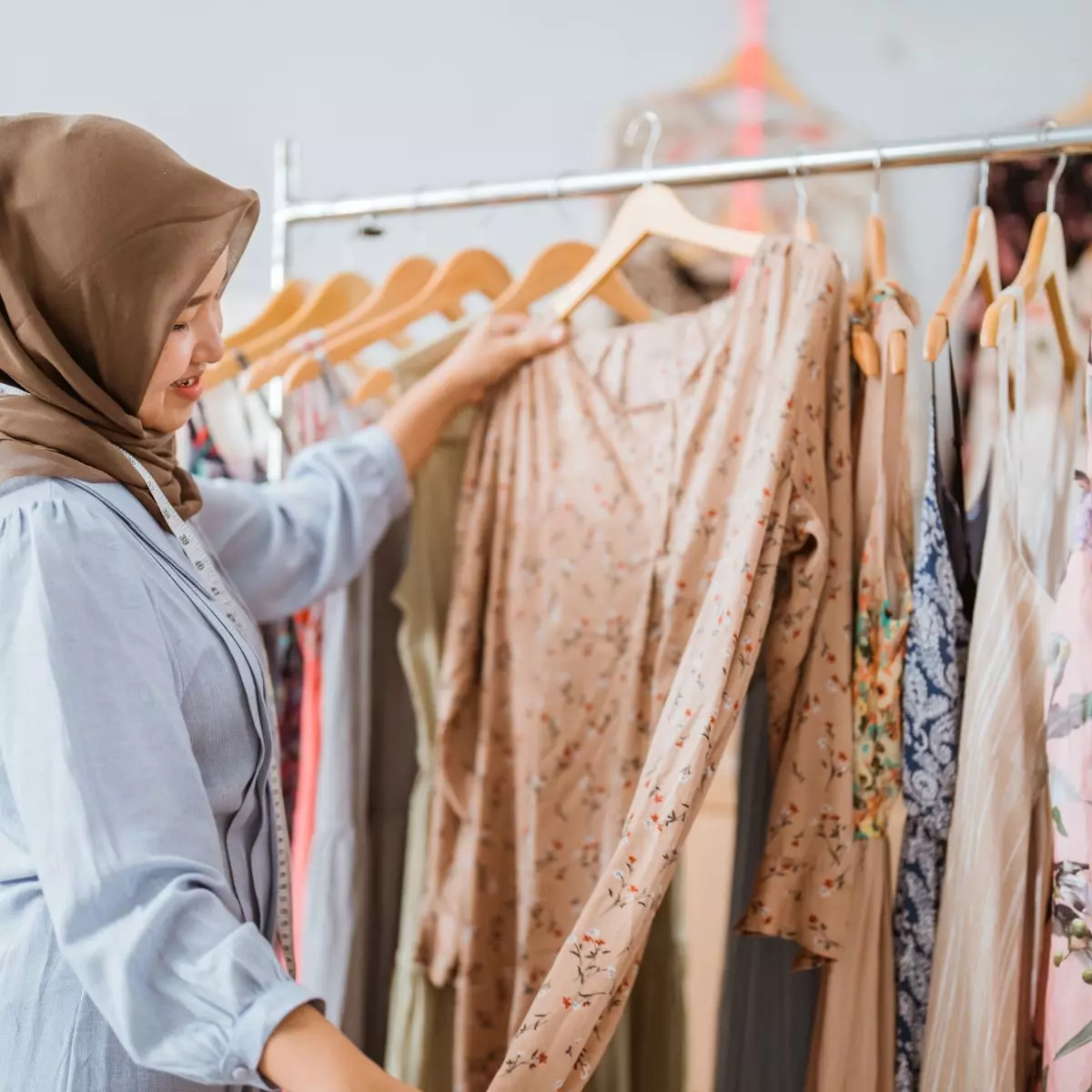 Warna pastel busana Muslim