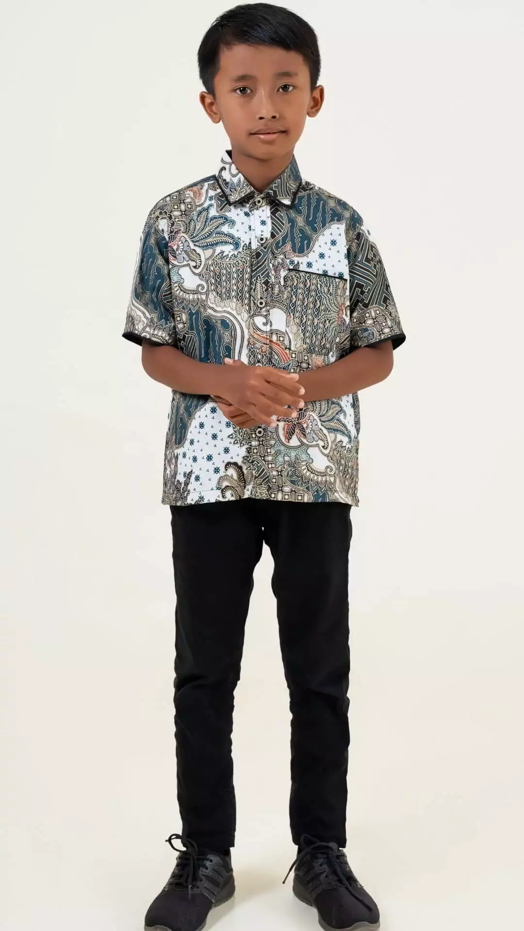 Kemeja Anak Batik Majapahit Lengan Pendek Kombinasi Kain Hitam Motif 70049