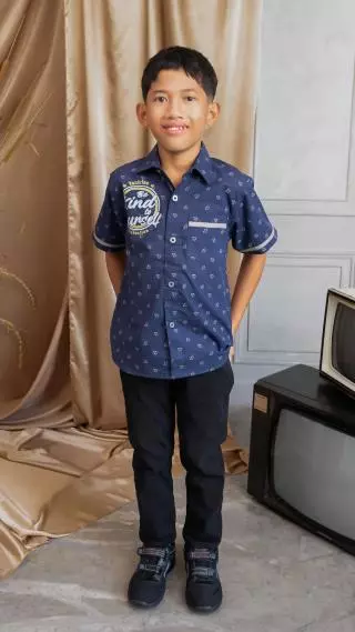 Kemeja Anak Fashion Yardriss Lengan Pendek Kombinasi Kain abu-sablon Motif 26329